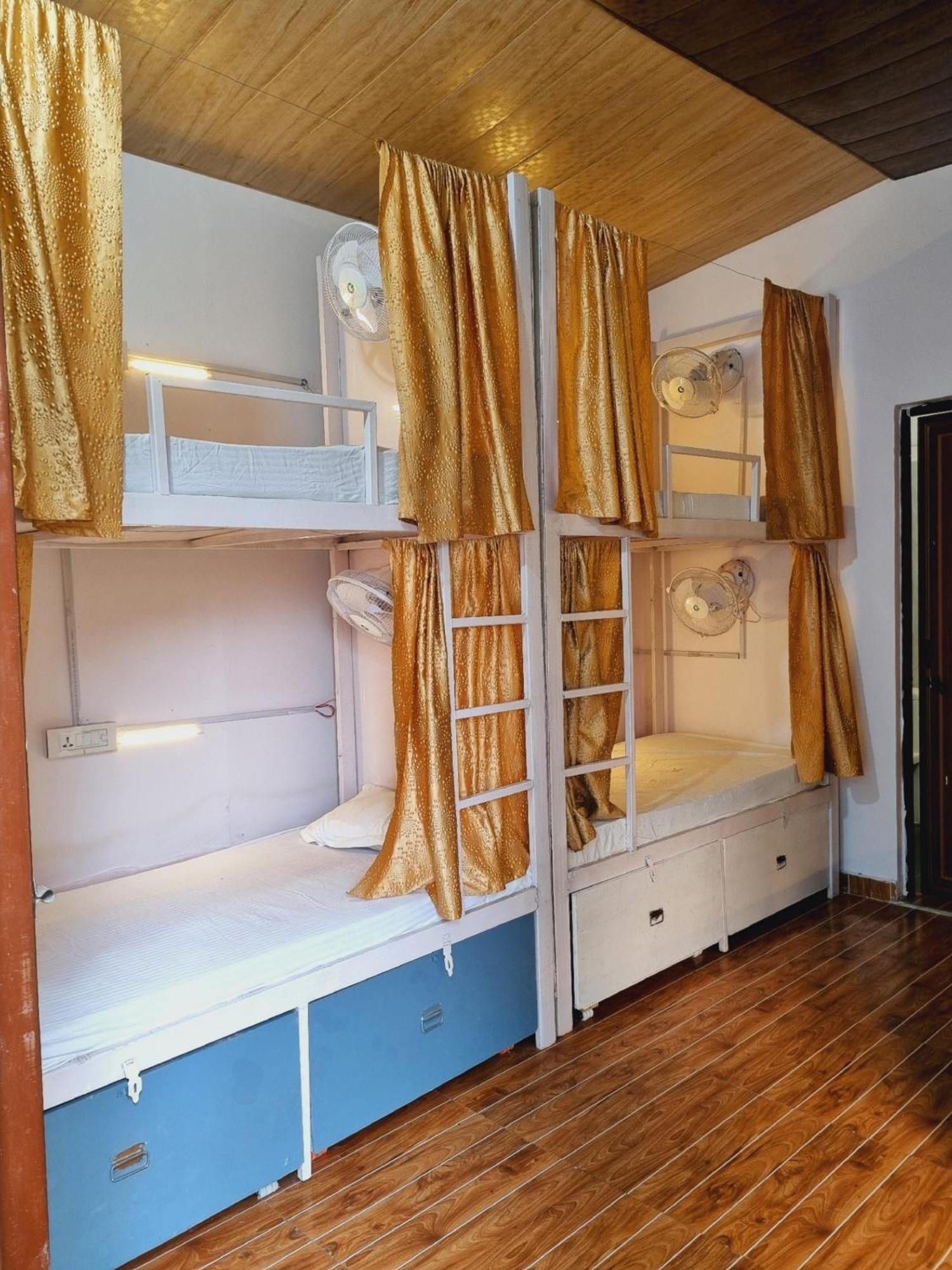 Landlopers Hostel Ришикеш Экстерьер фото