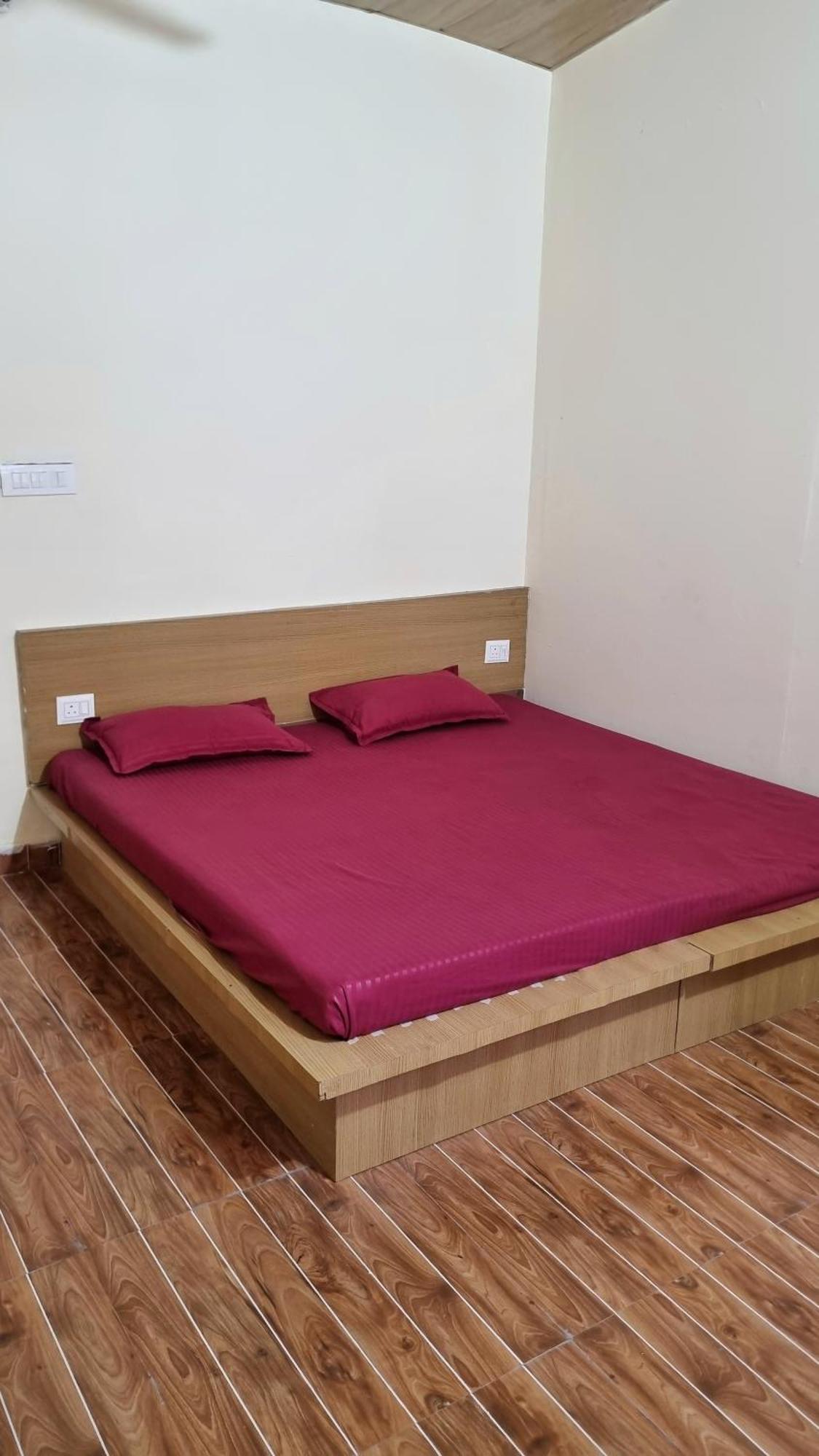 Landlopers Hostel Ришикеш Экстерьер фото