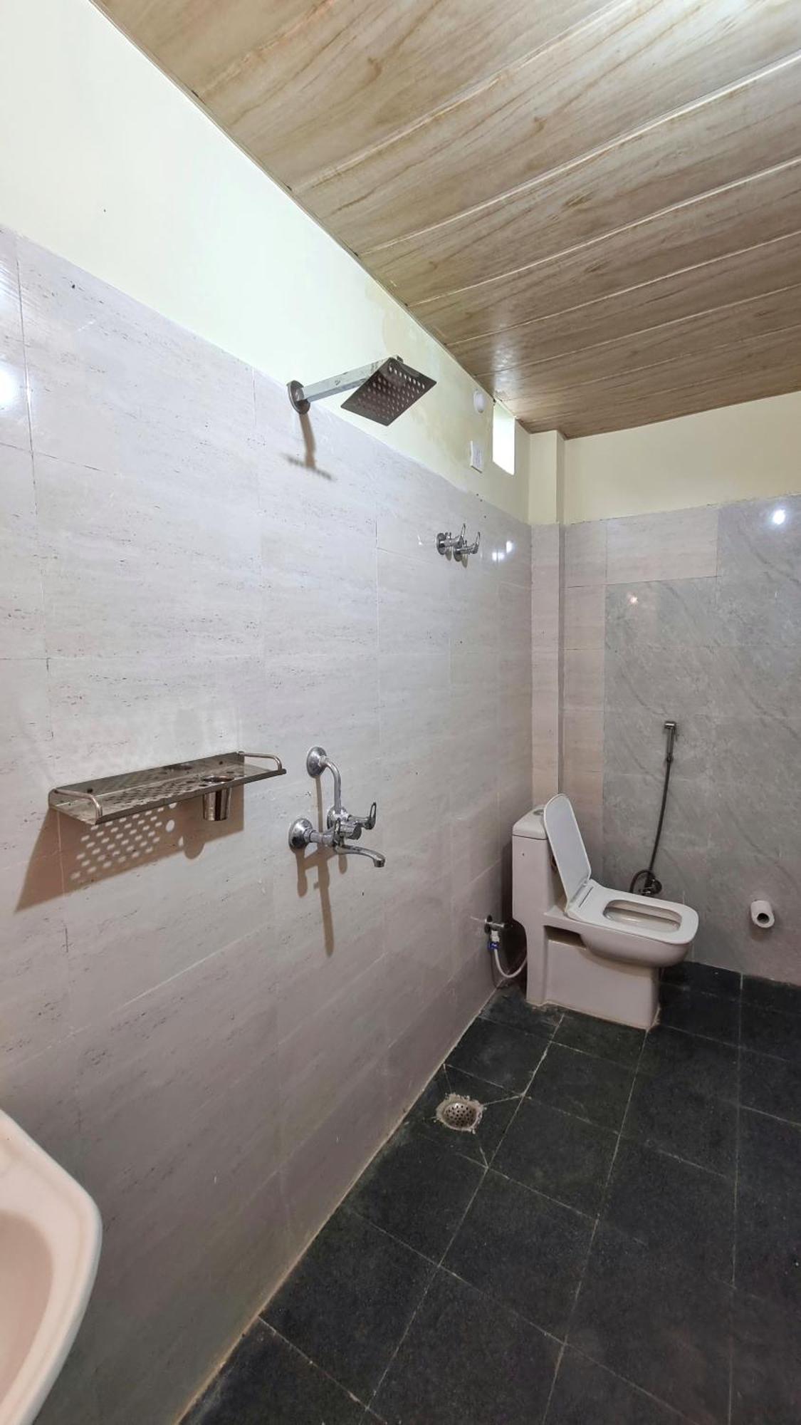 Landlopers Hostel Ришикеш Экстерьер фото