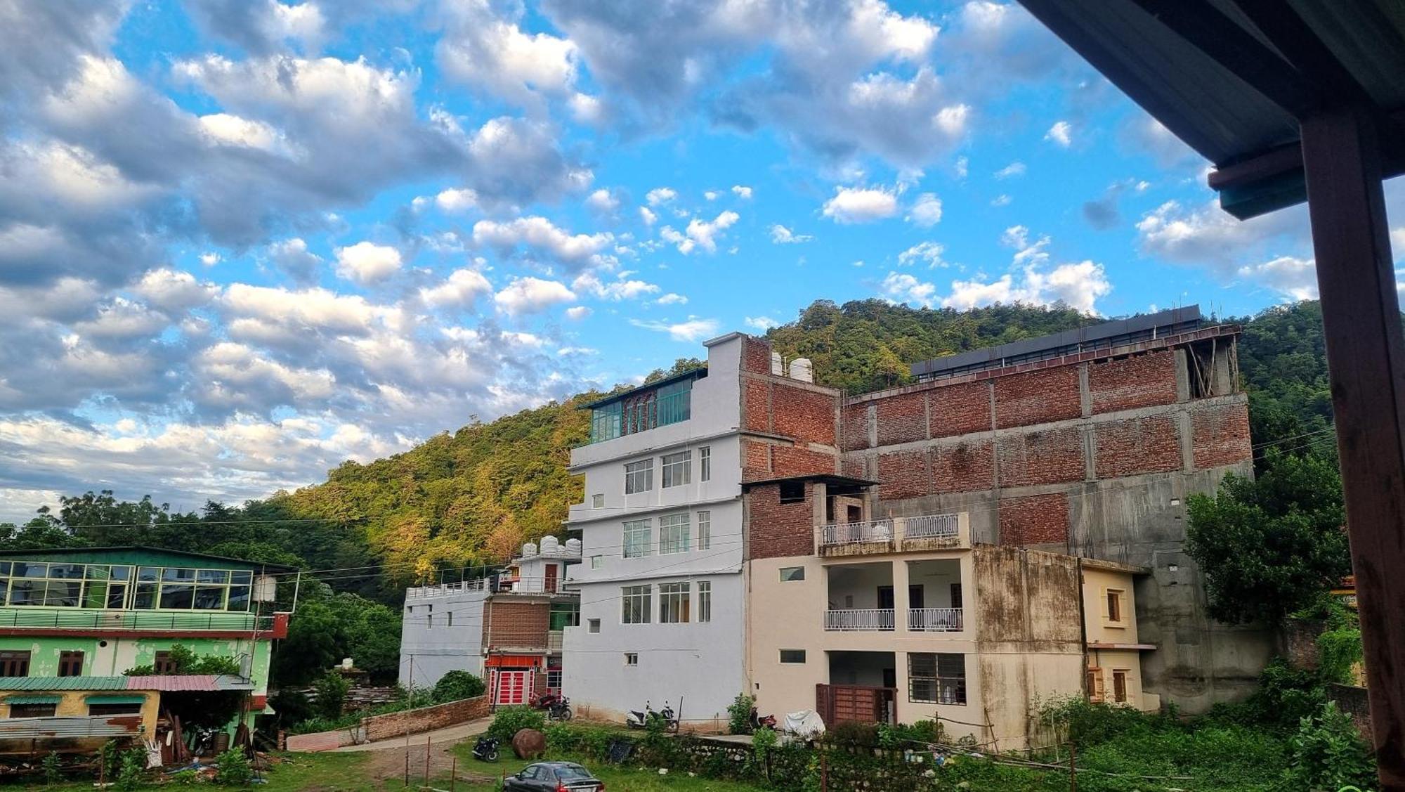 Landlopers Hostel Ришикеш Экстерьер фото