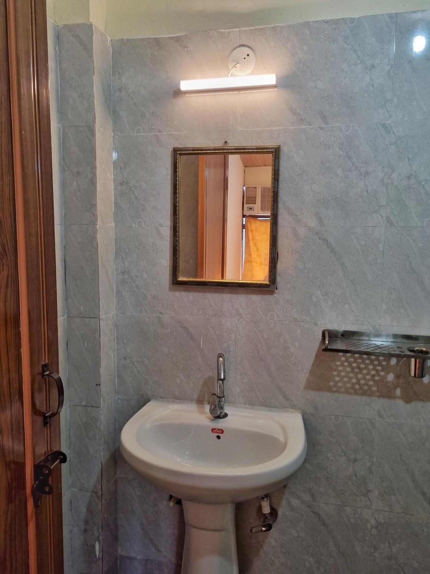 Landlopers Hostel Ришикеш Экстерьер фото