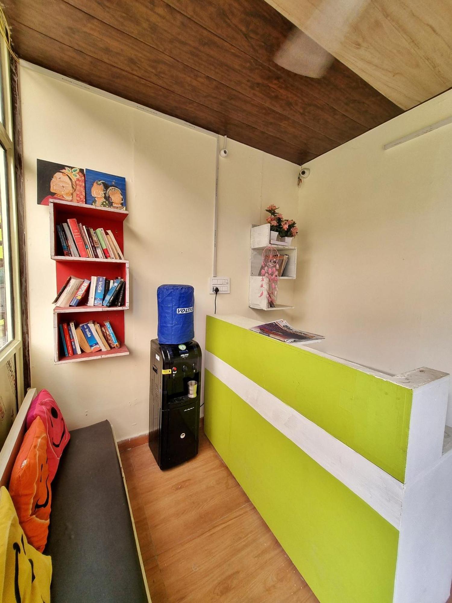 Landlopers Hostel Ришикеш Экстерьер фото