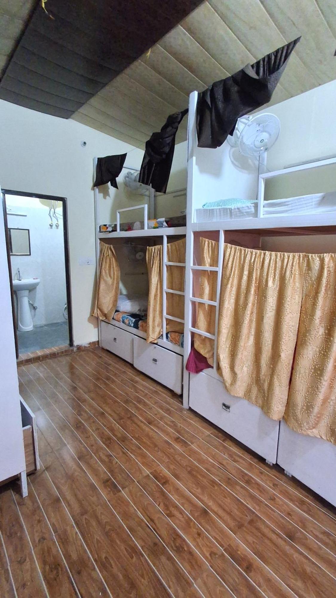 Landlopers Hostel Ришикеш Экстерьер фото