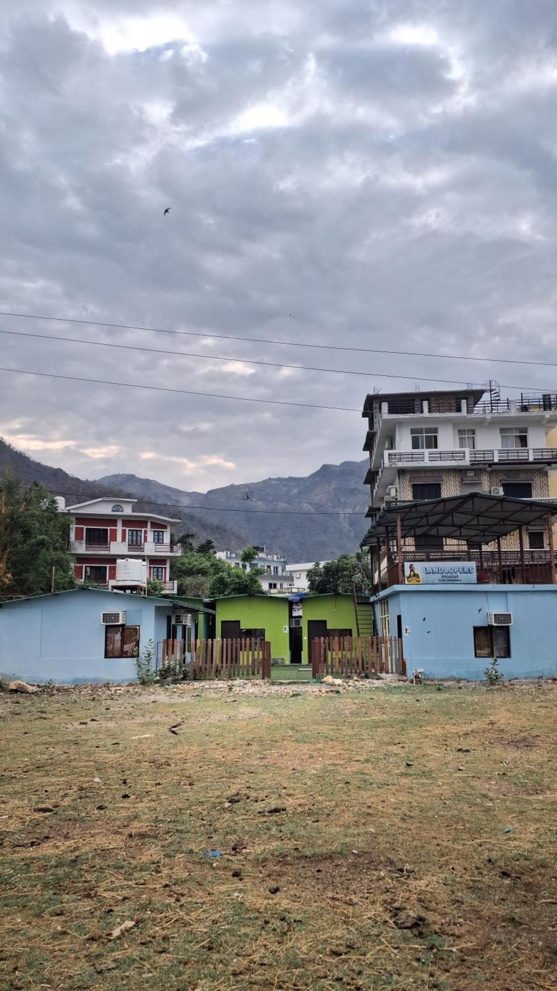 Landlopers Hostel Ришикеш Экстерьер фото